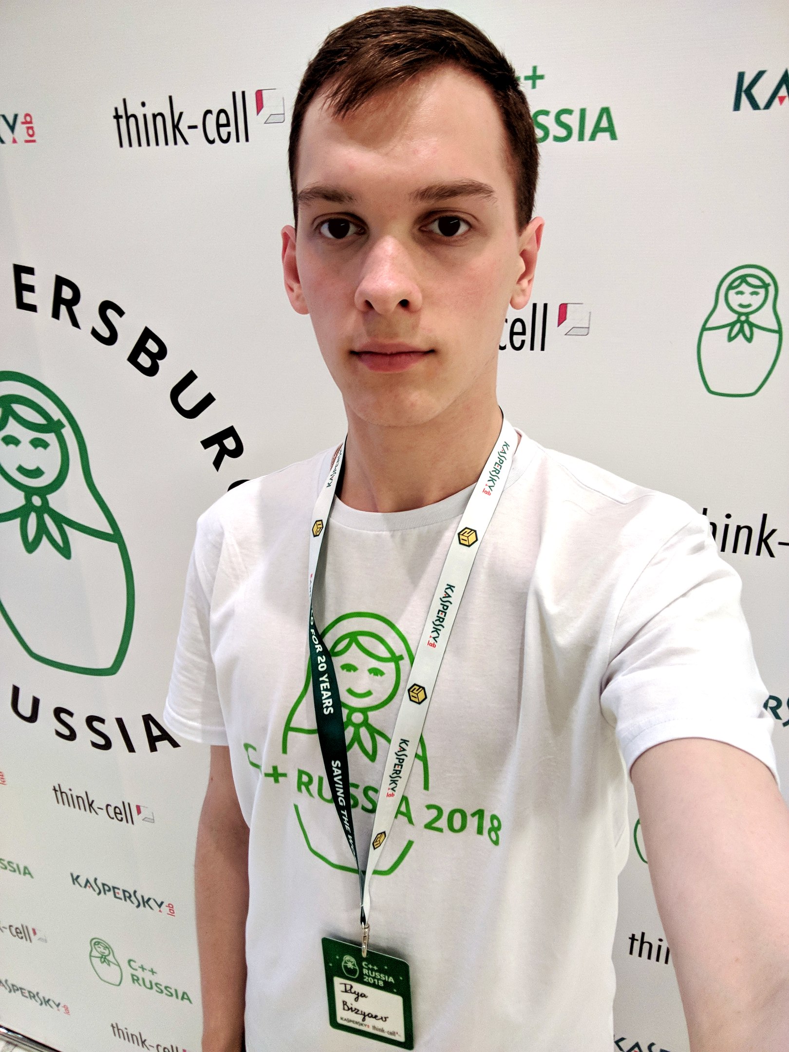 Ilya wearing a C++ Russia 2018 volunteer shirt