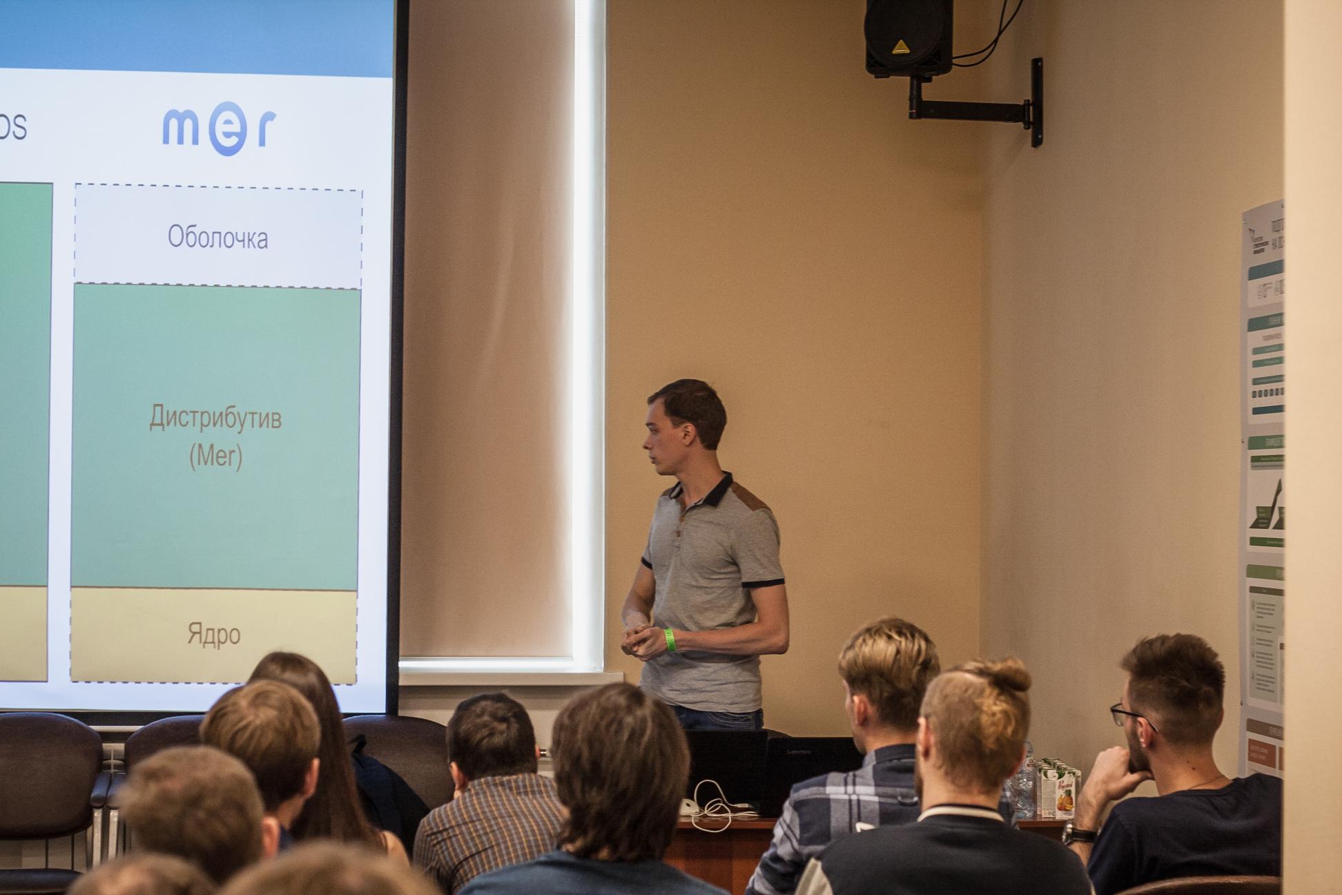 Ilya giving a talk about Plasma Mobile